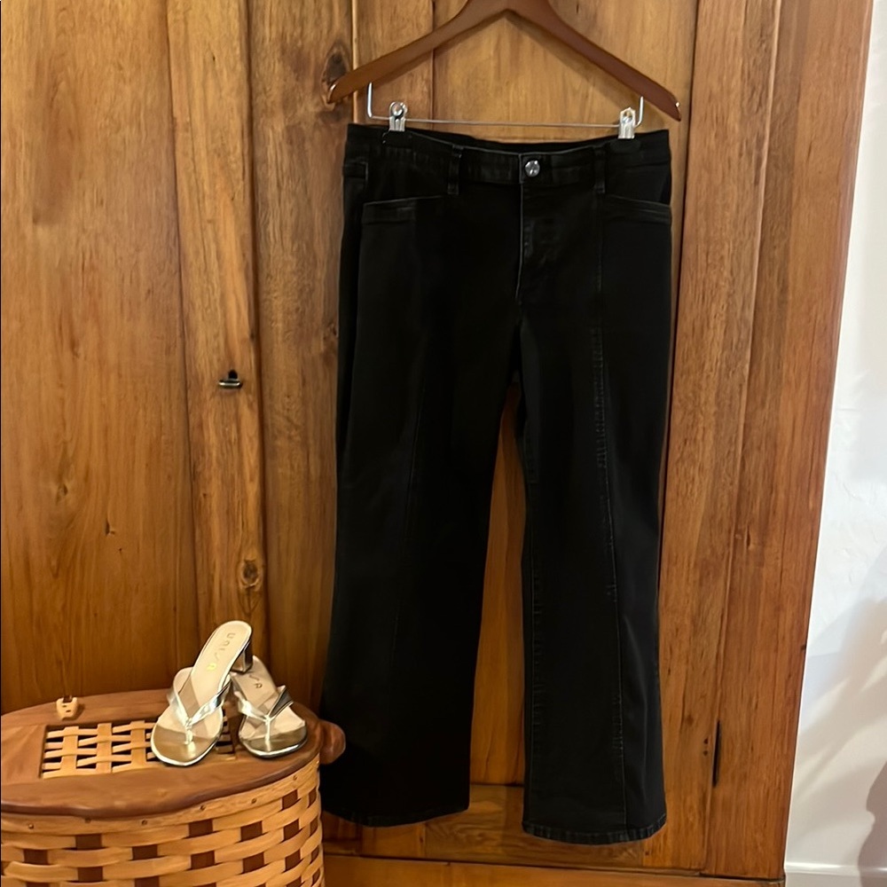 Marla Wynne Black denim jeans. 14
Petite. Boot cut with a little flare. 4 pocket